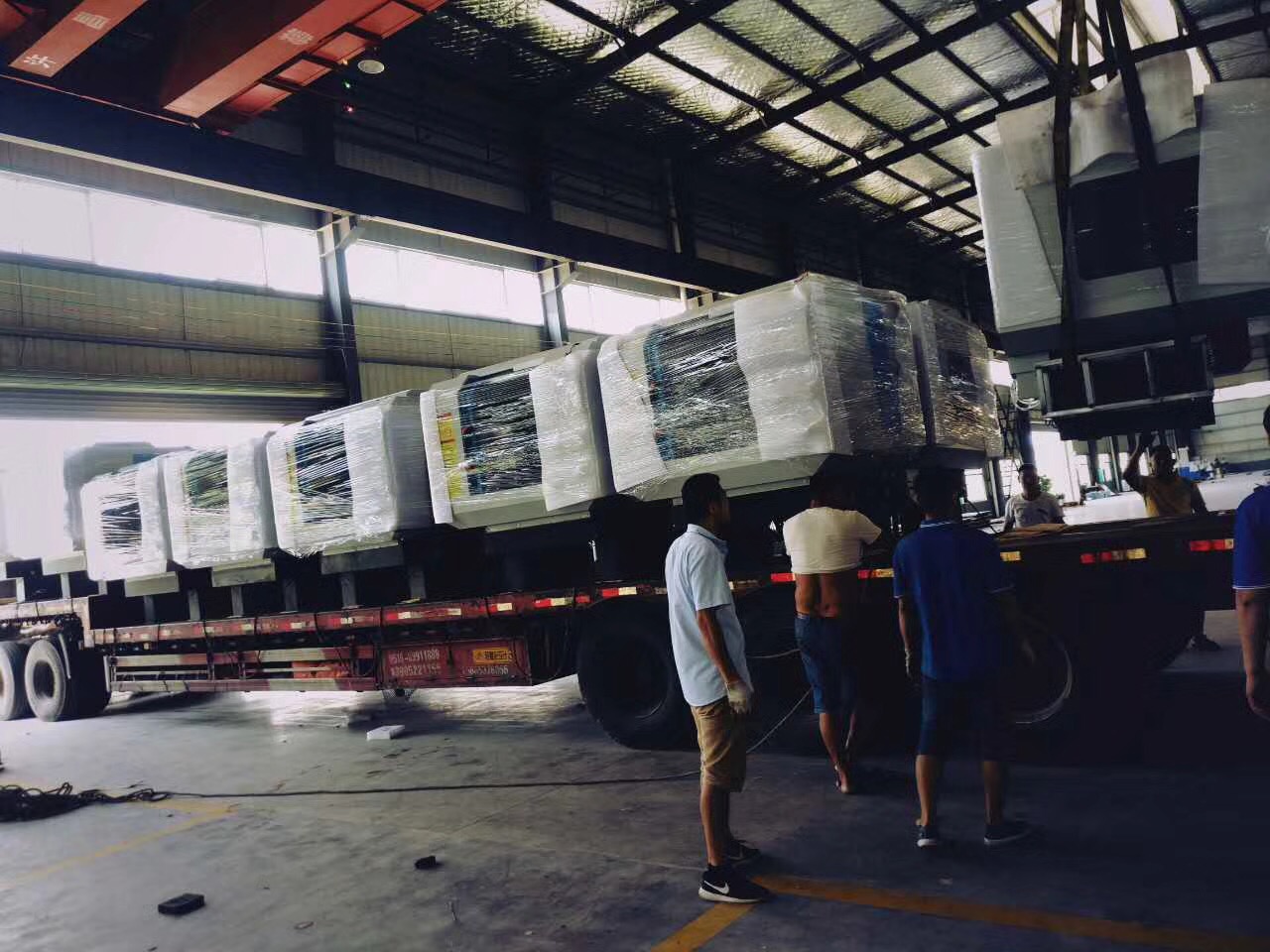 2018深雕數(shù)控迎來第二批玻璃精雕機，雙頭精雕機緊張出貨，得到客戶的高度認可。